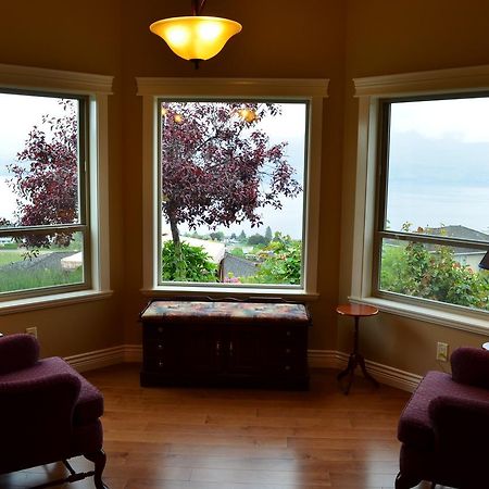 Bella Luna Bed And Breakfast West Kelowna Bagian luar foto