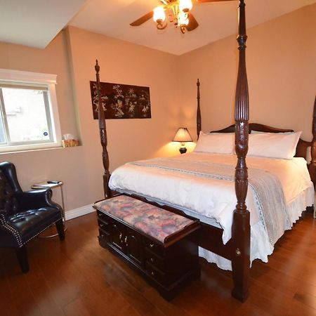 Bella Luna Bed And Breakfast West Kelowna Bagian luar foto