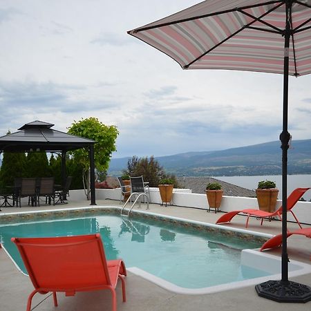 Bella Luna Bed And Breakfast West Kelowna Bagian luar foto