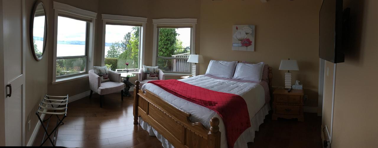 Bella Luna Bed And Breakfast West Kelowna Bagian luar foto